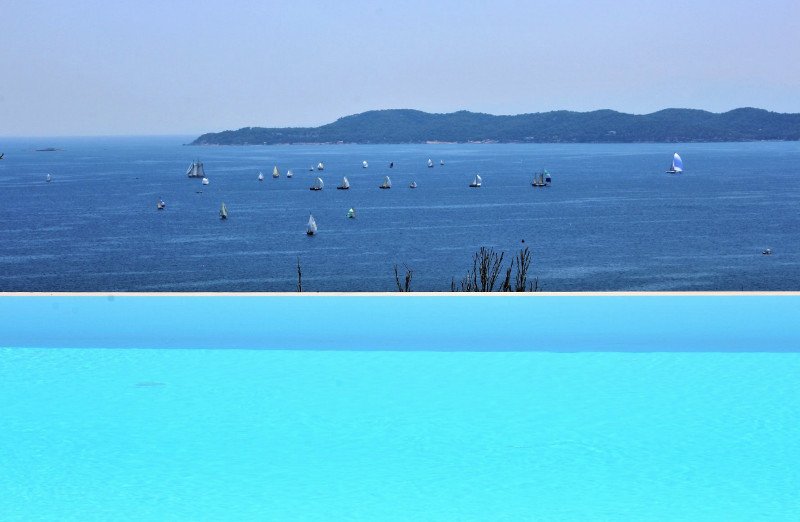 Το μοναδικής ομορφιάς ακρωτήρι της Πελοποννήσου με τις πιο χλιδάτες βίλες στην Ελλάδα [εικόνες] | iefimerida.gr 5