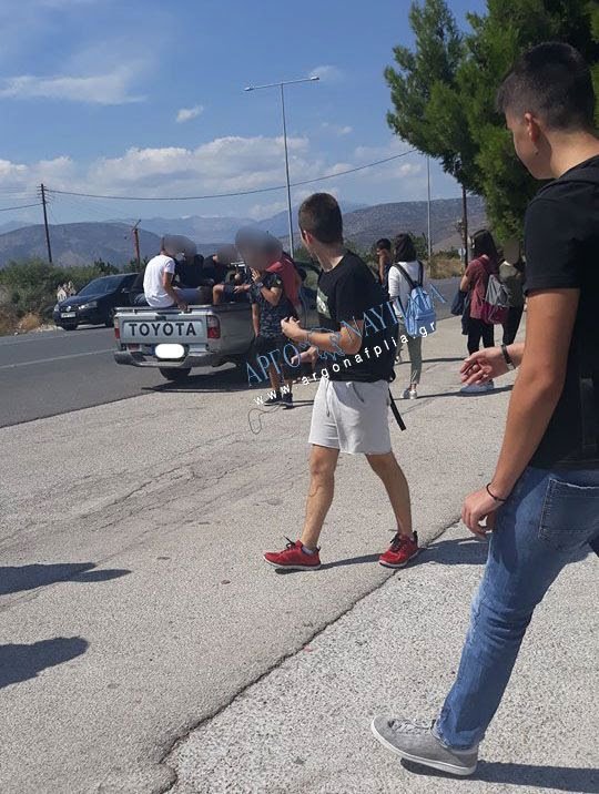 Στην Αργολίδα δεν έχουν σχολικό και μεταφέρουν τους μαθητές στην καρότσα αγροτικού [εικόνα] | iefimerida.gr 0