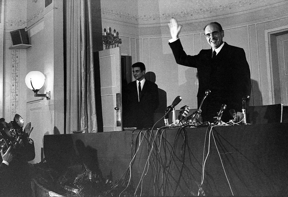 Ο Ανδρέας Παπανδρέου σε συνέντευξη Τύπου στο Παρίσι τον Ιανουάριο του 1968, μετά την απελευθέρωσή του από τη χούντα με παρέμβαση των ΗΠΑ / Φωτ.: Σίμος Τσαπνίδης, 1968