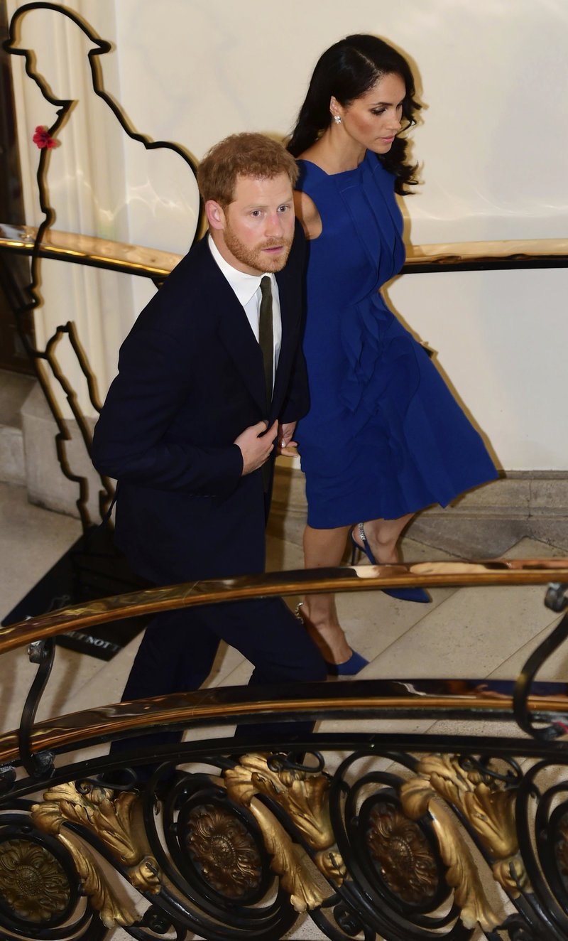 Μέγκαν Μαρκλ: Εγκυος ή απλά δεν της πάει καθόλου το φουστάνι; Απορίες μετά τη νέα εμφάνισή της [εικόνες] | iefimerida.gr 9