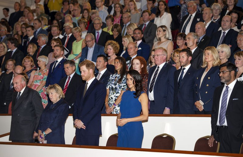 Μέγκαν Μαρκλ: Εγκυος ή απλά δεν της πάει καθόλου το φουστάνι; Απορίες μετά τη νέα εμφάνισή της [εικόνες] | iefimerida.gr 8