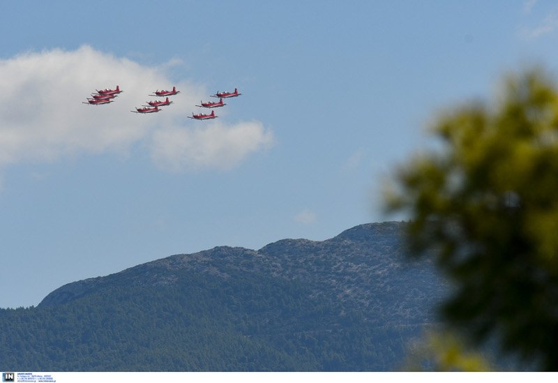 Οι πτήσεις πάνω από την Αθήνα ξεκίνησαν από νωρίς το πρωί- φωτογραφία intimenews
