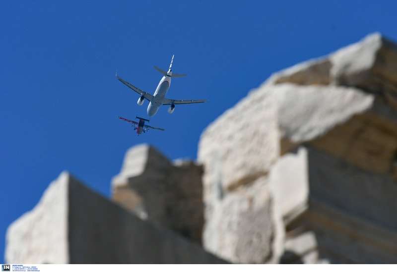 Το Airbus της Aegean πάνω από την Ακρόπολη- φωτογραφία intimenews
