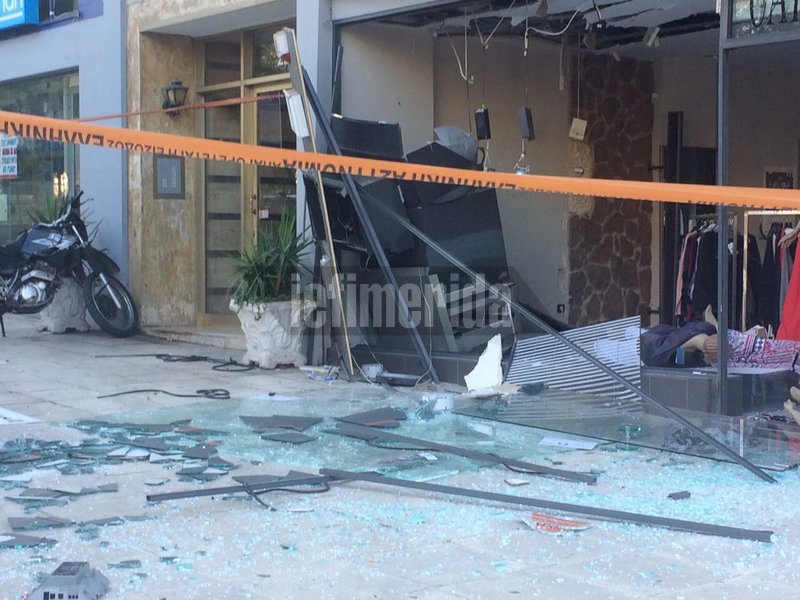 Ζημιές 40.000 ευρώ σε κατάστημα από την έκρηξη του ΑΤΜ στον Βύρωνα -Τι είπε ο ιδιοκτήτης στο iefimerida [εικόνες & βίντεο] | iefimerida.gr 2