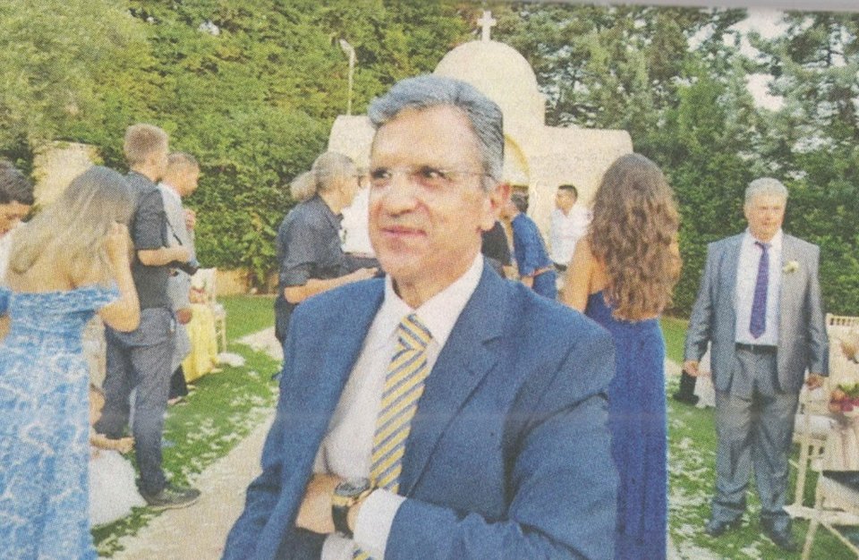 Ο Γιώργος Αυτιάς συγκινημένος στο γάμο της κόρης του, Αντιγόνης