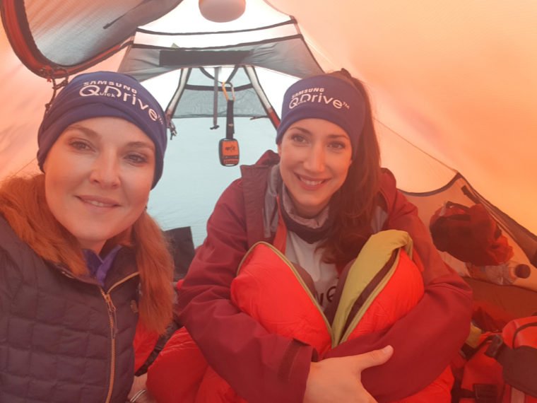 Δύο Ελληνίδες κατέκτησαν την υψηλότερη κορυφή της Ωκεανίας -Στα 4.884 μέτρα [εικόνες] | iefimerida.gr 0