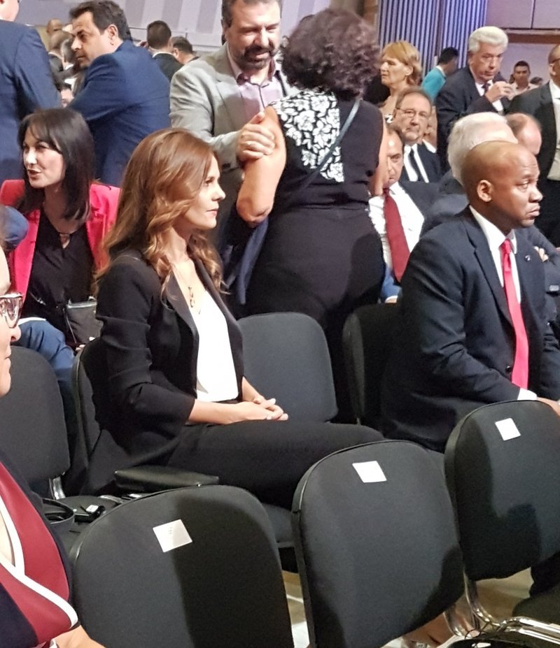 Κόκκινα της φωτιάς η Νοτοπούλου, με σκοτεινά χρώματα η Περιστέρα -Οι εμφανίσεις στη ΔΕΘ [εικόνες] | iefimerida.gr 8