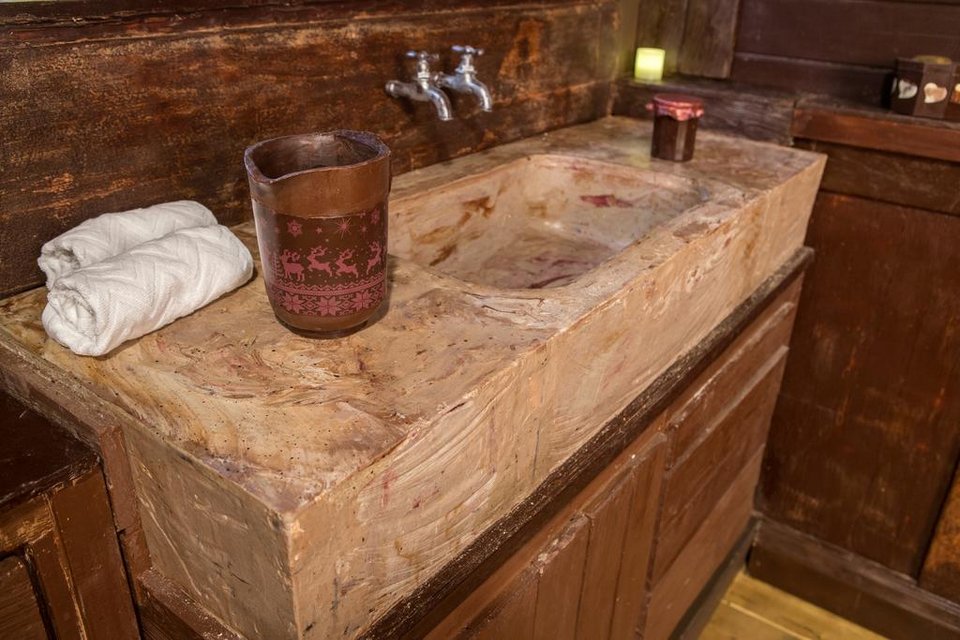 Αυτό το σπίτι είναι εξολοκλήρου φτιαγμένο από σοκολάτα και μπορείς να το νοικιάσεις για Σαββατοκύριακο [εικόνες] | iefimerida.gr 4