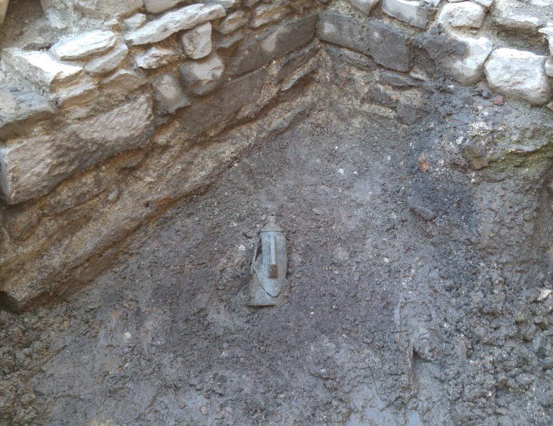 Στο υπόγειο ενός πρώην θεάτρου βρέθηκαν τα χρυσά νομίσματα