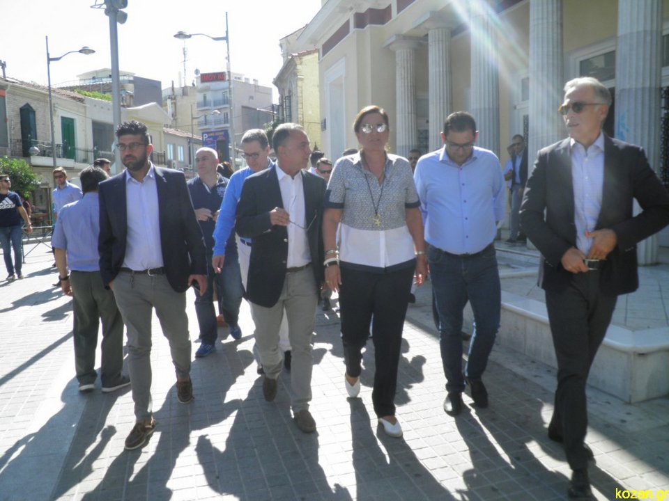 Μανιώδης καπνίστρια η Ντόρα: Ηθελε να ανάψει τσιγάρο μέσα στο δημαρχείο [βίντεο] | iefimerida.gr 0