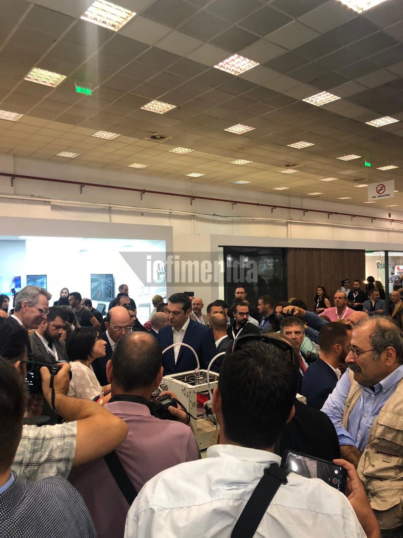 ΔΕΘ: Ο Τσίπρας εγκαινίασε το περίπτερο των ΗΠΑ -«Αφήνουμε πίσω μας την ύφεση και τη λιτότητα» [εικόνες & βίντεο] | iefimerida.gr 5
