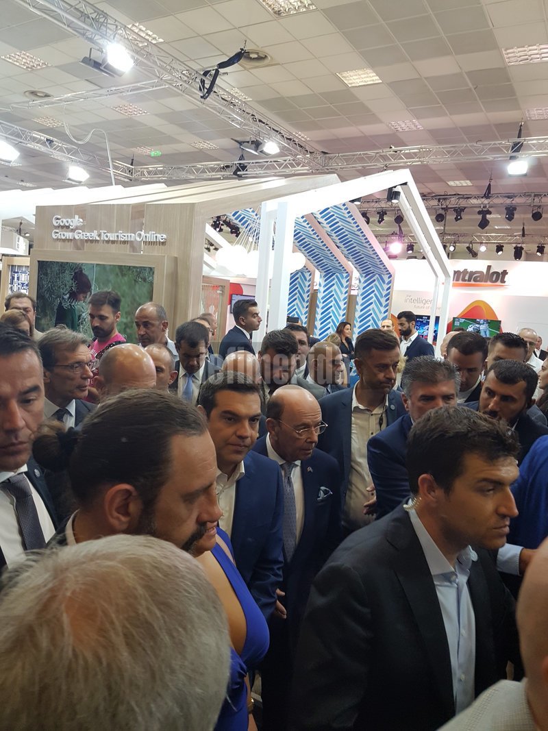 ΔΕΘ: Ο Τσίπρας εγκαινίασε το περίπτερο των ΗΠΑ -«Αφήνουμε πίσω μας την ύφεση και τη λιτότητα» [εικόνες & βίντεο] | iefimerida.gr 3