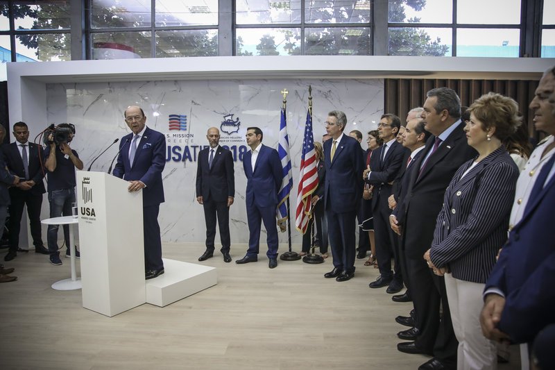 ΔΕΘ: Ο Τσίπρας εγκαινίασε το περίπτερο των ΗΠΑ -«Αφήνουμε πίσω μας την ύφεση και τη λιτότητα» [εικόνες & βίντεο] | iefimerida.gr 1