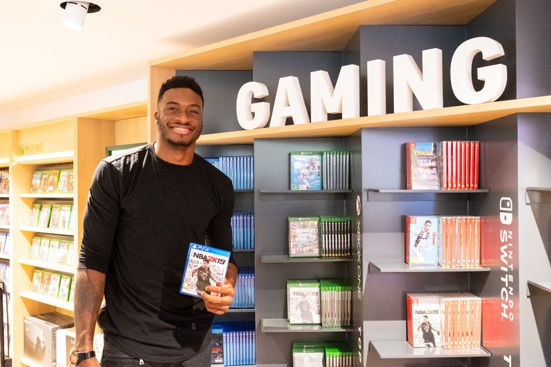 Ο Θανάσης Αντετοκούνμπο στη γωνία του Gaming