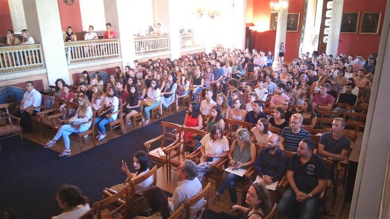 Οι κινέζοι φοιτητές θα διδαχθούν έξι μαθήματα με έμφαση στην Ευρωπαϊκή και Νεοελληνική ιστορία, την Ελληνική Μυθολογία και τον Πολιτισμό