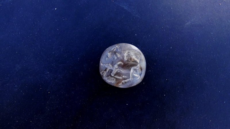 Αποκάλυψη! Νεκροταφείο προϊστορικών χρόνων με αγγεία και αλάβαστρα στο Αλιβέρι [εικόνες] | iefimerida.gr 4