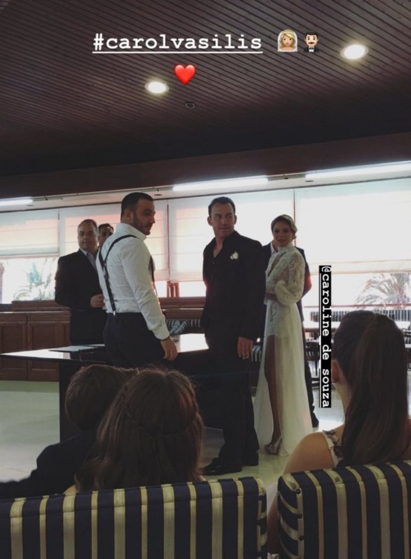 Νύφη με μίνι jumpsuit -Παντρεύτηκε ο Mr Ζαγόρι την Βραζιλιάνα σχεδιάστρια, στη Βούλα [εικόνες] | iefimerida.gr 1