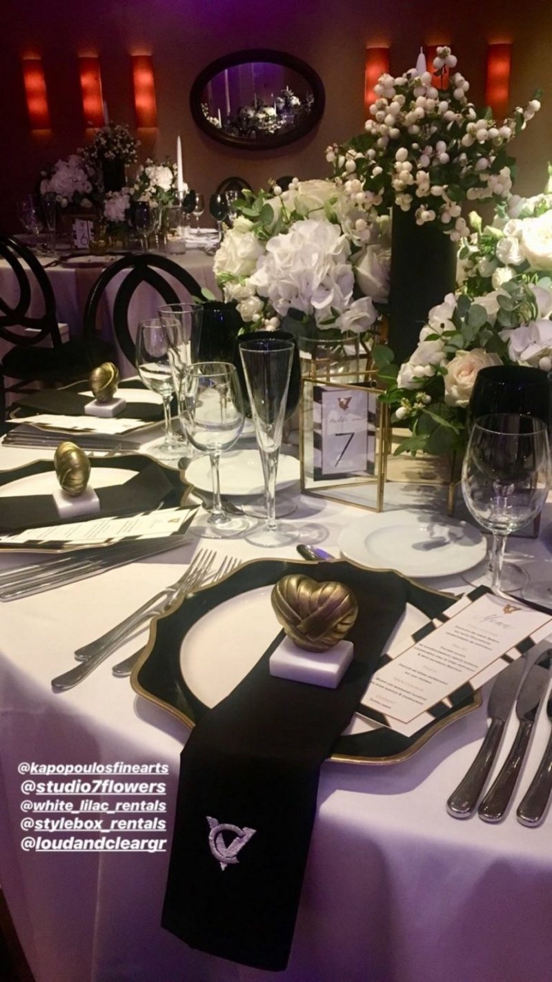 Νύφη με μίνι jumpsuit -Παντρεύτηκε ο Mr Ζαγόρι την Βραζιλιάνα σχεδιάστρια, στη Βούλα [εικόνες] | iefimerida.gr 5