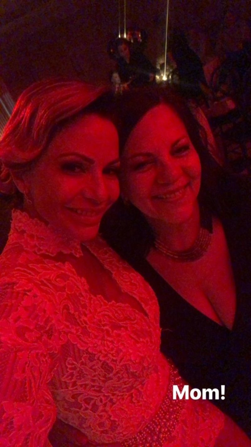 Νύφη με μίνι jumpsuit -Παντρεύτηκε ο Mr Ζαγόρι την Βραζιλιάνα σχεδιάστρια, στη Βούλα [εικόνες] | iefimerida.gr 3