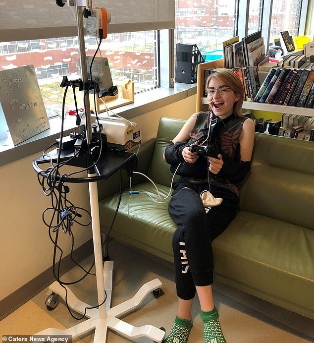 18χρονη τρώει ένα μπισκότο την ημέρα εδώ και 2 χρόνια λόγω σπάνιας νόσου [εικόνες] | iefimerida.gr 1