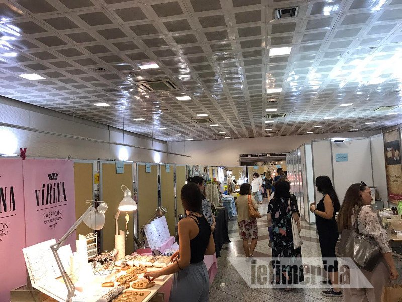 Στο Μετρό του Συντάγματος αυτές τις ημέρες μπορείς να αγοράσεις ό,τι μπορείς να φανταστείς και να είναι και χειροποίητο! [εικόνες] | iefimerida.gr 2