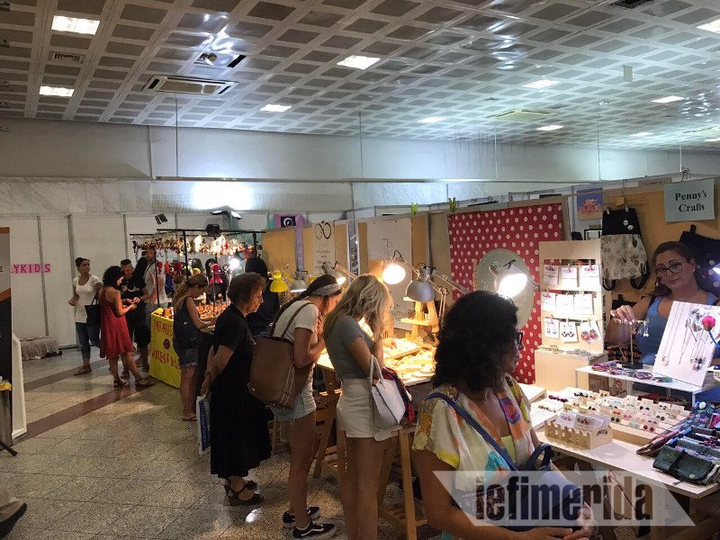 Στο Μετρό του Συντάγματος αυτές τις ημέρες μπορείς να αγοράσεις ό,τι μπορείς να φανταστείς και να είναι και χειροποίητο! [εικόνες] | iefimerida.gr 4