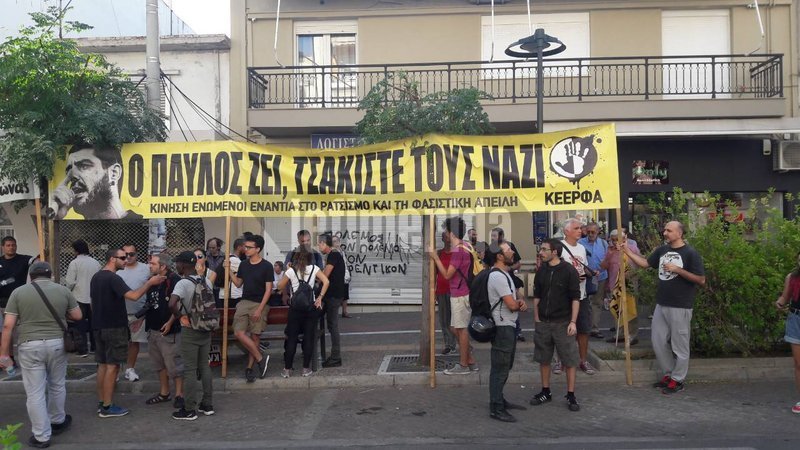 Ξεκίνησε η συγκέντρωση στο σημείο που δολοφονήθηκε ο Παύλος Φύσσας -Πορεία προς τα γραφεία της ΧΑ [εικόνες] | iefimerida.gr 2