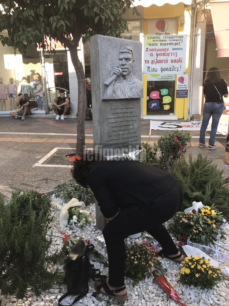 Ξεκίνησε η συγκέντρωση στο σημείο που δολοφονήθηκε ο Παύλος Φύσσας -Πορεία προς τα γραφεία της ΧΑ [εικόνες] | iefimerida.gr 9