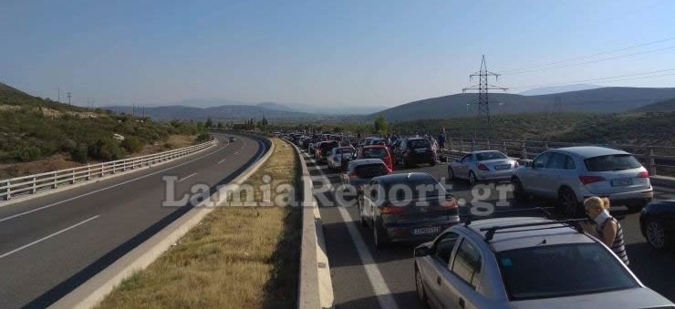 Επιστροφή-Γολγοθάς: Ουρές χιλιομέτρων στην Εθνική -Αδιαχώρητο στον Πειραιά [εικόνες & βίντεο] | iefimerida.gr 2