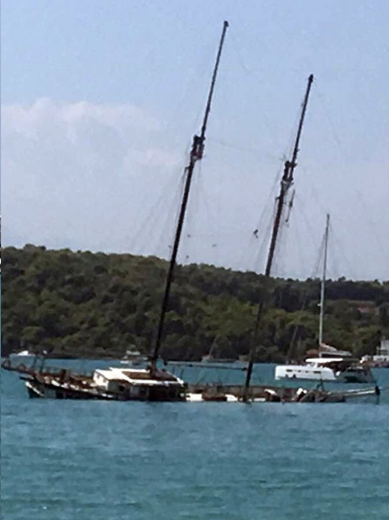 Βυθίστηκε ιστιοφόρο 23 μέτρων στο Πόρτο Χέλι [εικόνες] | iefimerida.gr 0