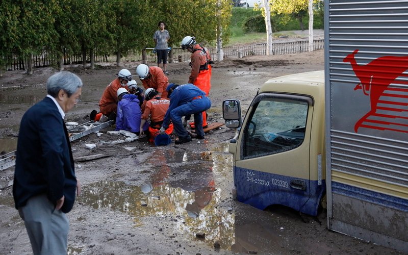 Η λάσπη που κατέβηκε από τα βουνά κατάπιε τα πάντα