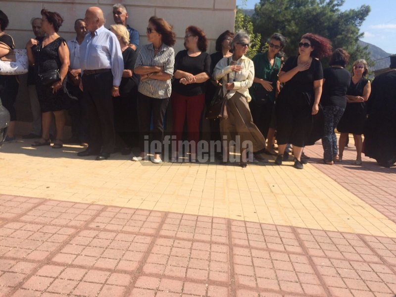 Το τελευταίο αντίο στον Ζακ Κωστόπουλο, στην Ιτέα -«Ζάχο, πού είσαι;» [εικόνες] | iefimerida.gr 0