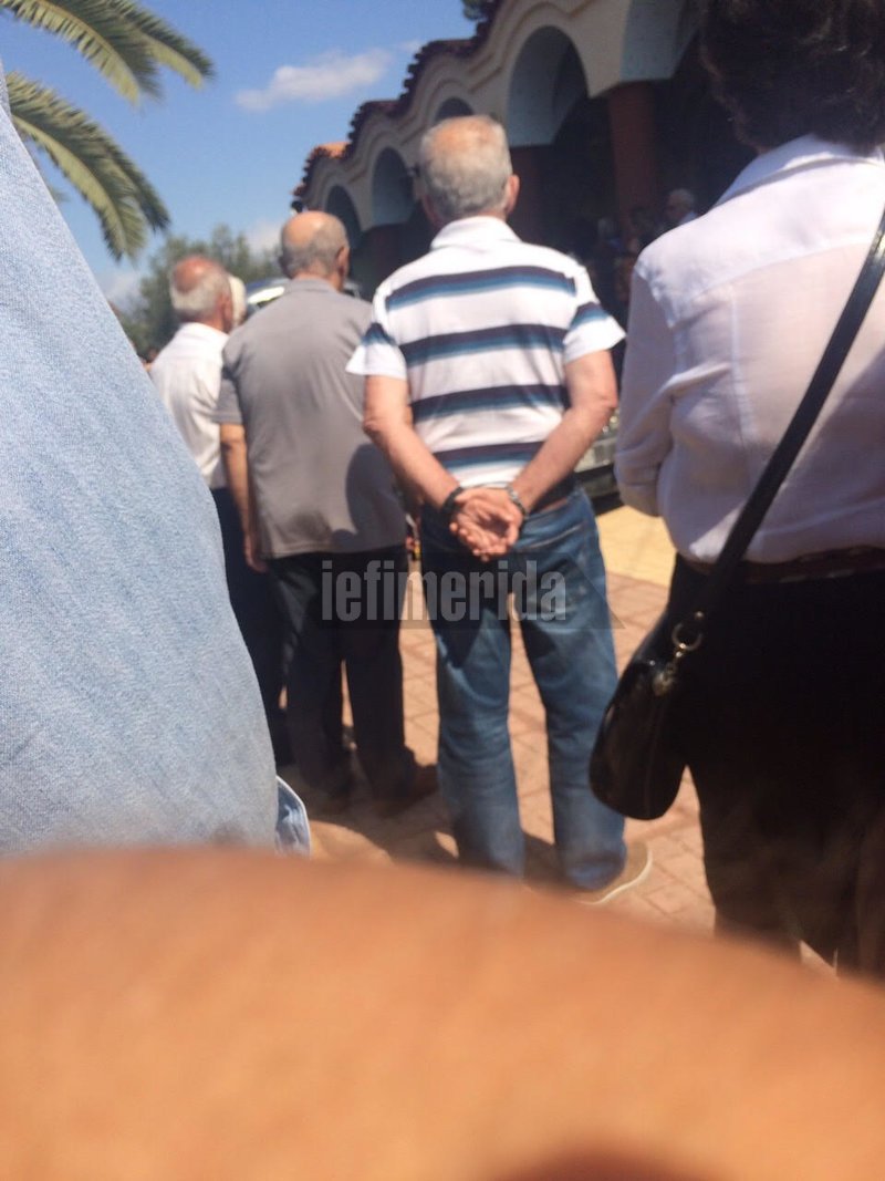 Το τελευταίο αντίο στον Ζακ Κωστόπουλο, στην Ιτέα -«Ζάχο, πού είσαι;» [εικόνες] | iefimerida.gr 6