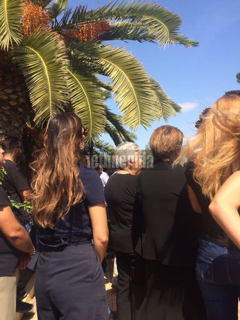 Το τελευταίο αντίο στον Ζακ Κωστόπουλο, στην Ιτέα -«Ζάχο, πού είσαι;» [εικόνες] | iefimerida.gr 4