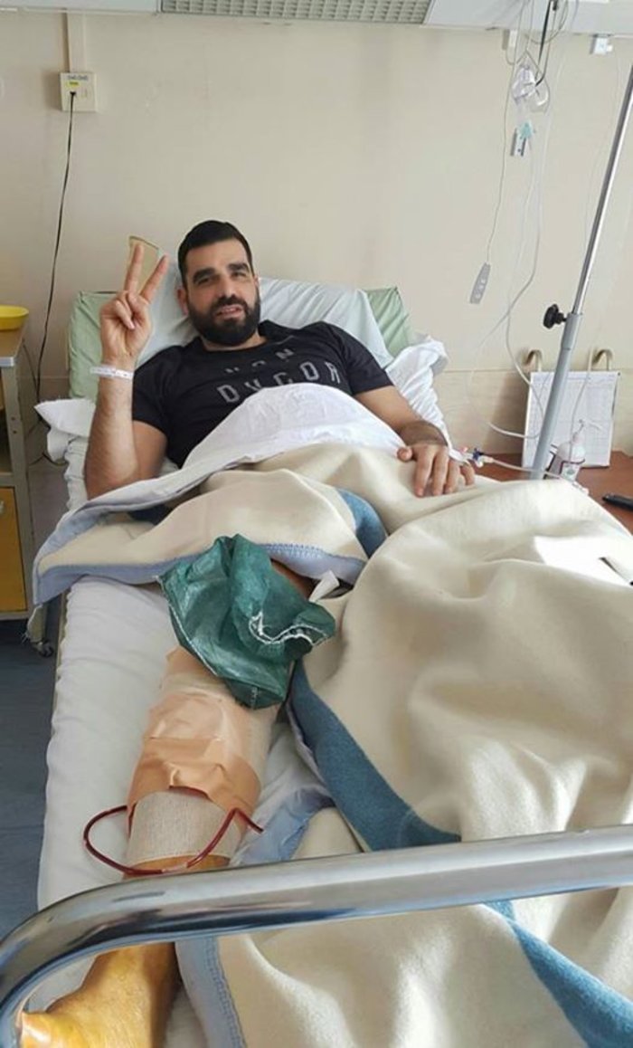 Γέλασε το Twitter με τον... ξυλοδαρμό του Κωνσταντινέα: Πώς βγήκε ατσαλάκωτος; [εικόνες] | iefimerida.gr 1