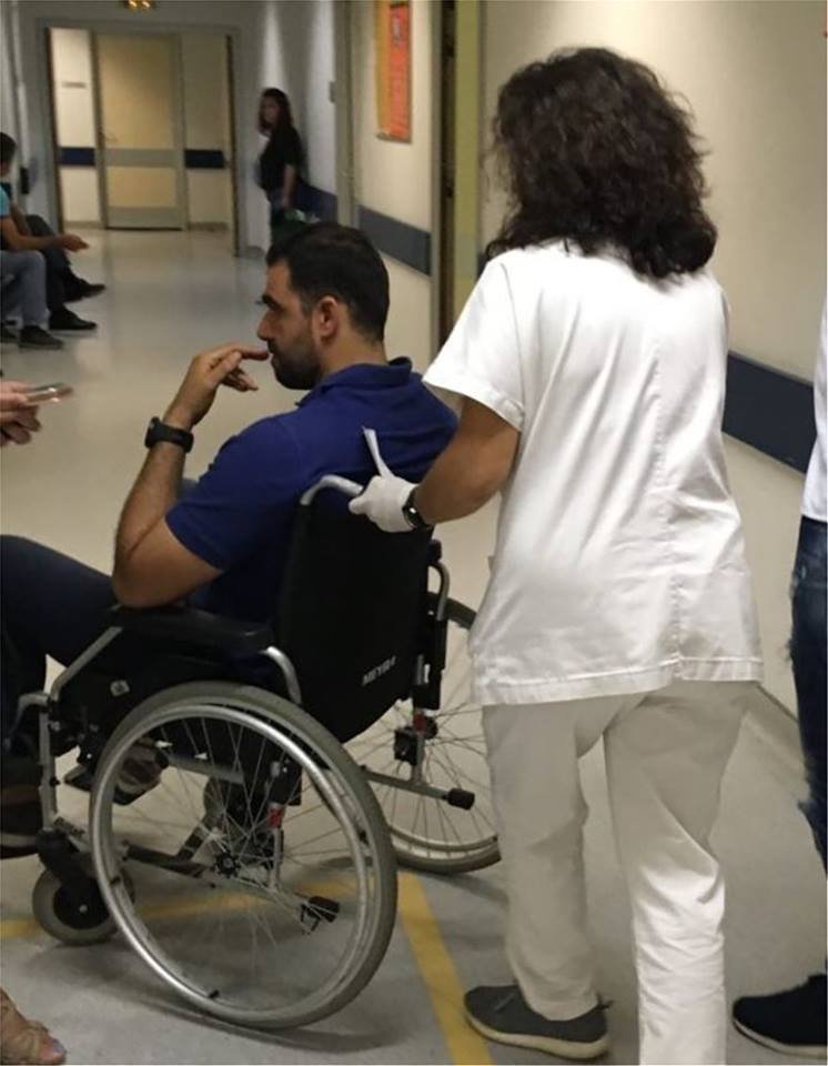 Γέλασε το Twitter με τον... ξυλοδαρμό του Κωνσταντινέα: Πώς βγήκε ατσαλάκωτος; [εικόνες] | iefimerida.gr 2