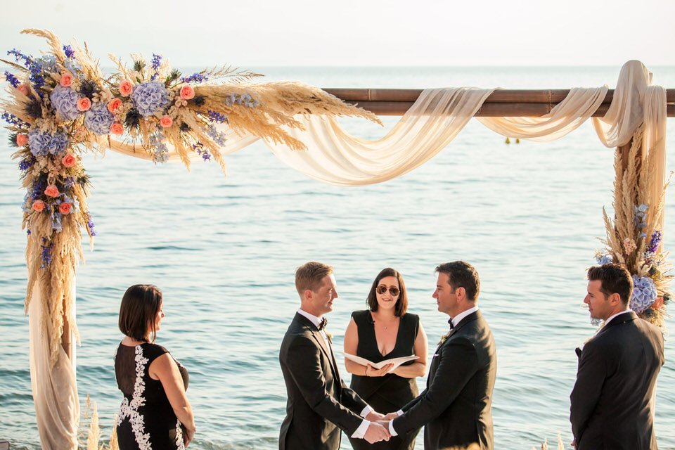 Ο πρώτος γκέι γάμος στο Βόλο ήταν μια άκρως ρομαντική τελετή με θέα τον Παγασητικό [εικόνες] | iefimerida.gr 5