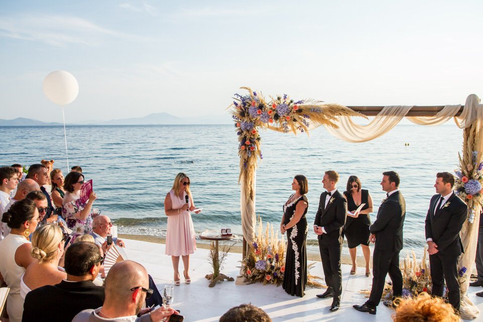 Ο πρώτος γκέι γάμος στο Βόλο ήταν μια άκρως ρομαντική τελετή με θέα τον Παγασητικό [εικόνες] | iefimerida.gr 3