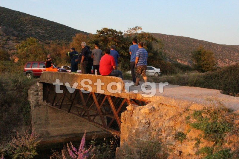 Αυτοκίνητο έπεσε σε κανάλι στην Κωπαΐδα -Ερευνες για εγκλωβισμένους [εικόνες] | iefimerida.gr 0