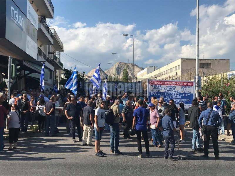 Ο Αρτέμης Σώρρας μίλησε... live σε οπαδούς του που συγκεντρώθηκαν έξω από τον Κορυδαλλό [εικόνες & βίντεο] | iefimerida.gr 1