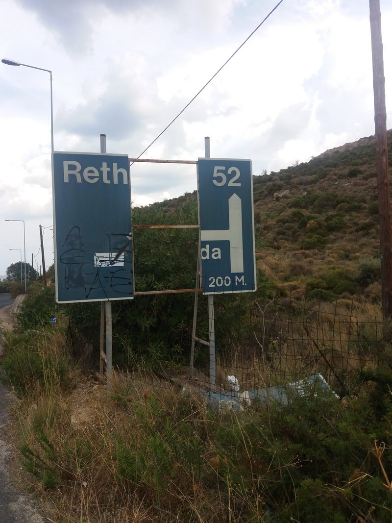 «Παγίδες» για τους οδηγούς στην Κρήτη -Πινακίδες κατεστραμμένες, «αόρατες» ή με γκράφιτι [εικόνες] | iefimerida.gr 0