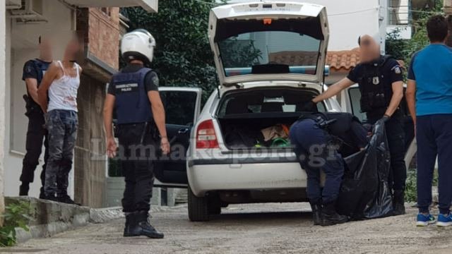 Ο δράστης (αριστερά) φέρεται να αντιμετωπίζει ψυχολογικά προβλήματα -Φωτογραφία: Lamiareport