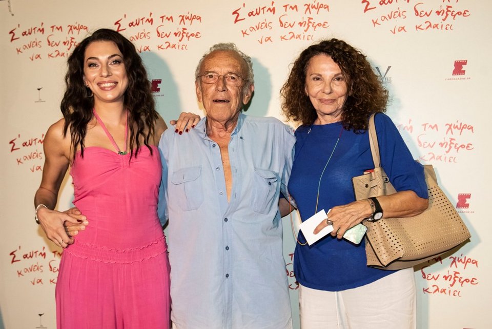 Με μεγάλη επιτυχία πραγματοποιήθηκε η επίσημη πρεμιέρα της νέας συμπαραγωγής της Nova, «Σ’ αυτή τη χώρα κανείς δεν ήξερε να κλαίει» [εικόνες & βίντεο] | iefimerida.gr 0