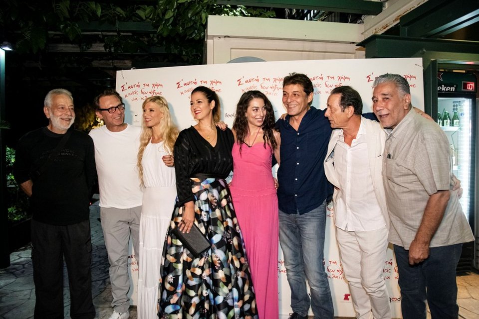 Με μεγάλη επιτυχία πραγματοποιήθηκε η επίσημη πρεμιέρα της νέας συμπαραγωγής της Nova, «Σ’ αυτή τη χώρα κανείς δεν ήξερε να κλαίει» [εικόνες & βίντεο] | iefimerida.gr 1