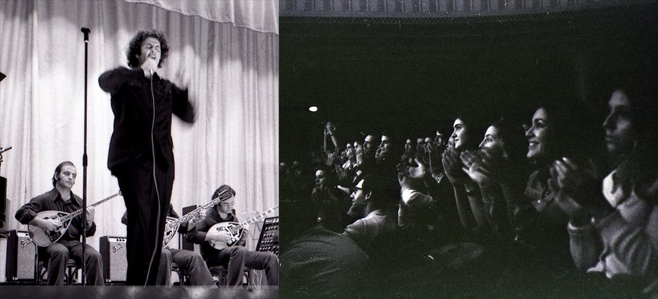 Ο Μίκης Θεοδωράκης τραγουδάει σε συναυλία στο Παρίσι τη «Ρωμιοσύνη» / Φωτ.: Σίμος Τσαπνίδης, 1970