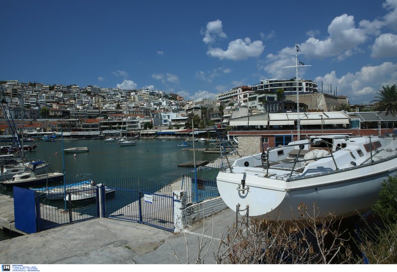 Βόλτα στο Μικρολίμανο -Εντυπωσιακές εικόνες από την καρδιά του Πειραιά που σφύζει από ζωή [εικόνες] | iefimerida.gr 3