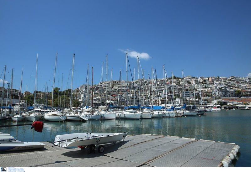 Βόλτα στο Μικρολίμανο -Εντυπωσιακές εικόνες από την καρδιά του Πειραιά που σφύζει από ζωή [εικόνες] | iefimerida.gr 4