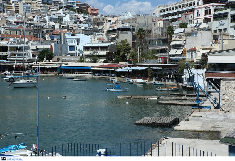 Βόλτα στο Μικρολίμανο -Εντυπωσιακές εικόνες από την καρδιά του Πειραιά που σφύζει από ζωή [εικόνες] | iefimerida.gr 7