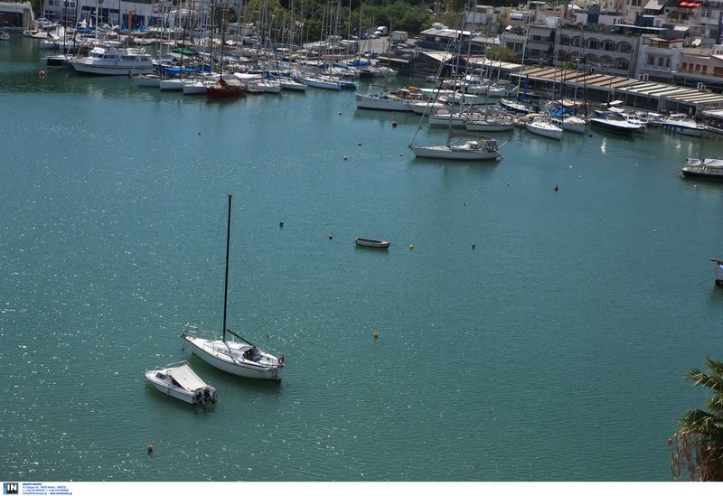 Βόλτα στο Μικρολίμανο -Εντυπωσιακές εικόνες από την καρδιά του Πειραιά που σφύζει από ζωή [εικόνες] | iefimerida.gr 5