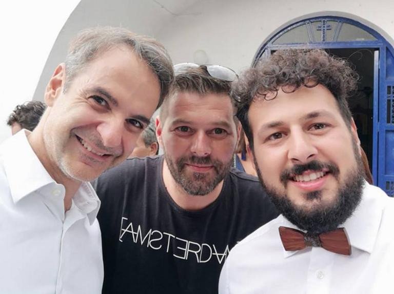 Φωτογραφίες: Σε βάπτιση στα Τρίκαλα ο Κυριάκος Μητσοτάκης -Τον συνόδευσε η κόρη του [εικόνες] | iefimerida.gr 1